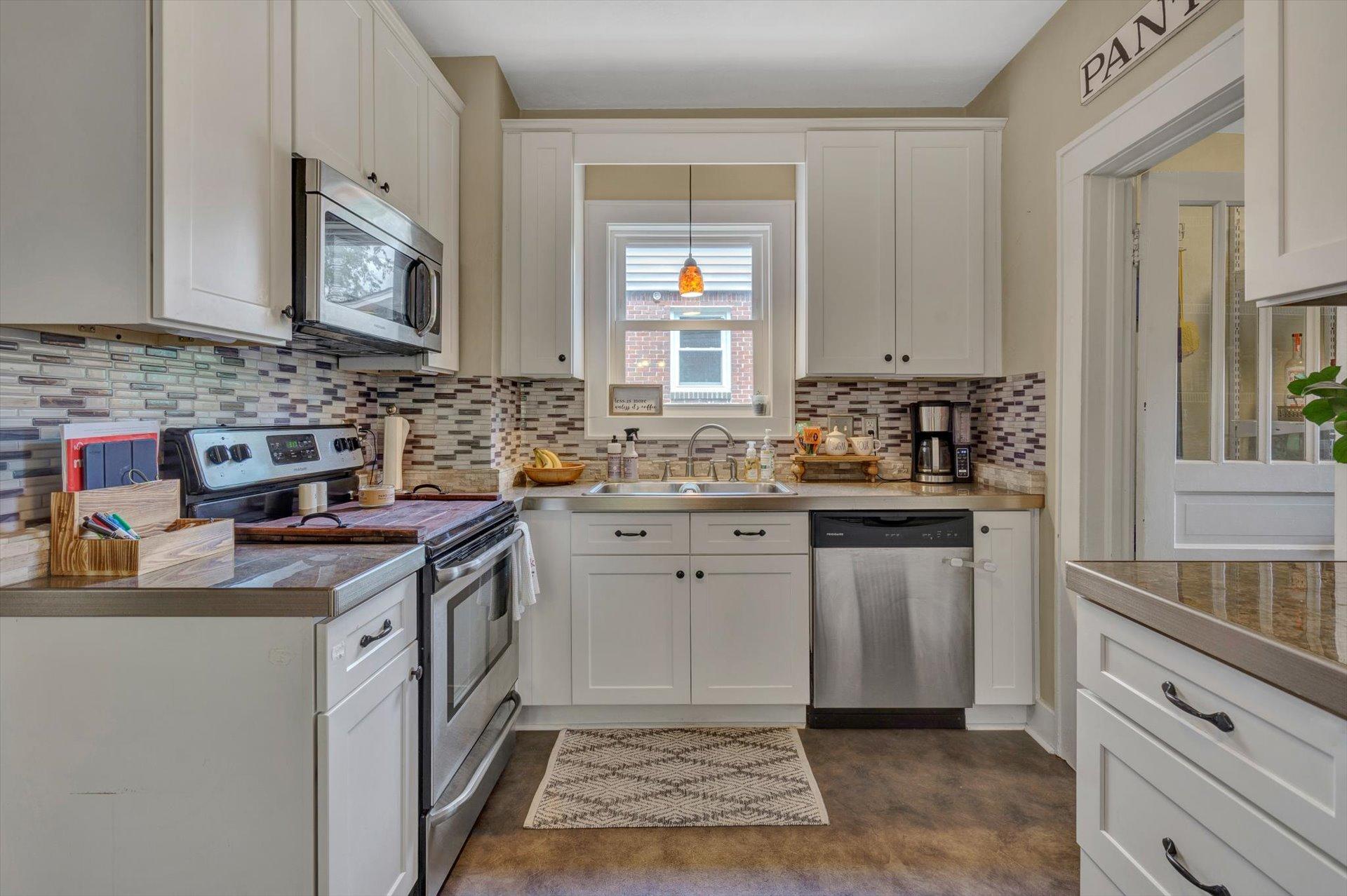 2630 Tillett Road Southwest Roanoke, VA 24015 - Photo 14 of 36 Kitchen