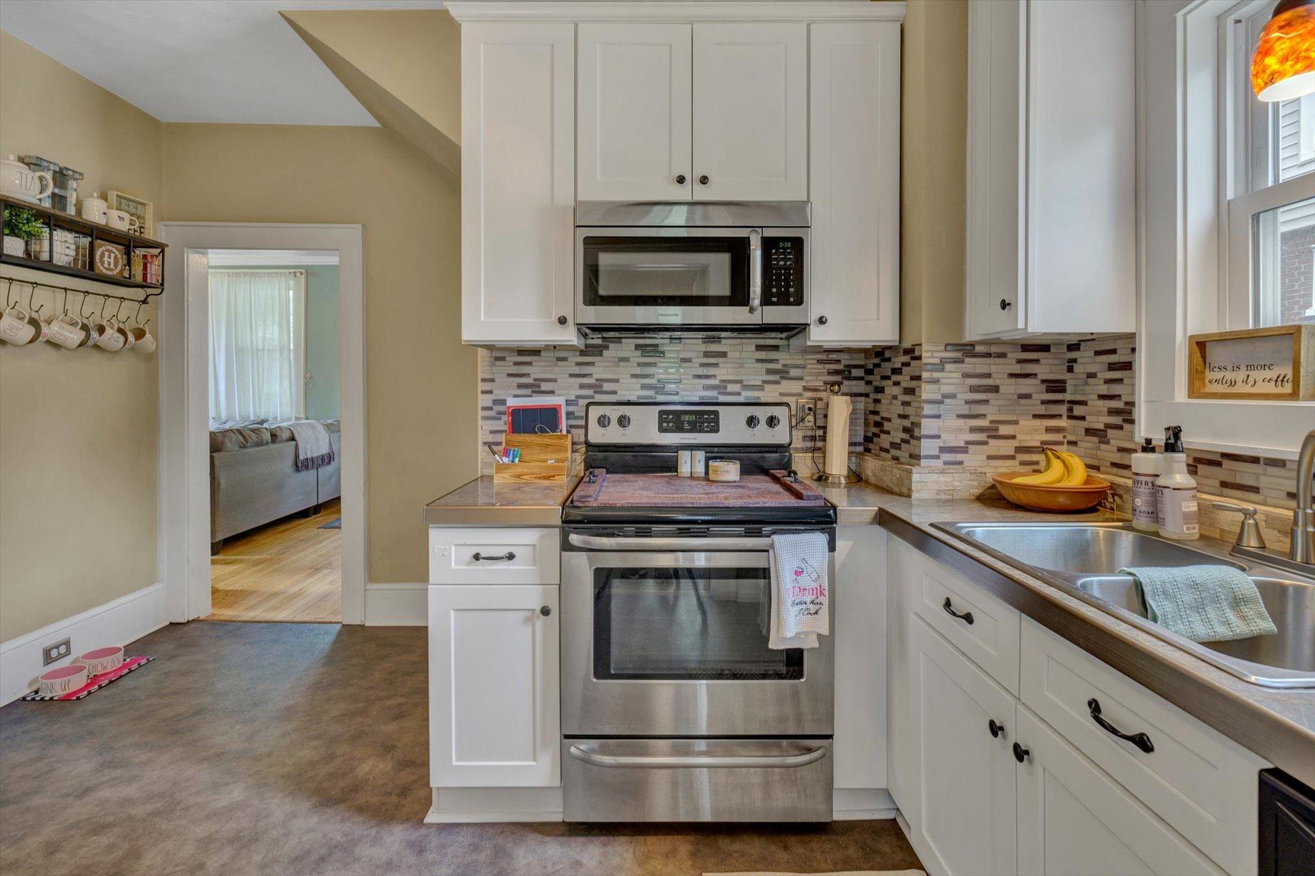 2630 Tillett Road Southwest Roanoke, VA 24015 - Photo 15 of 36 Kitchen
