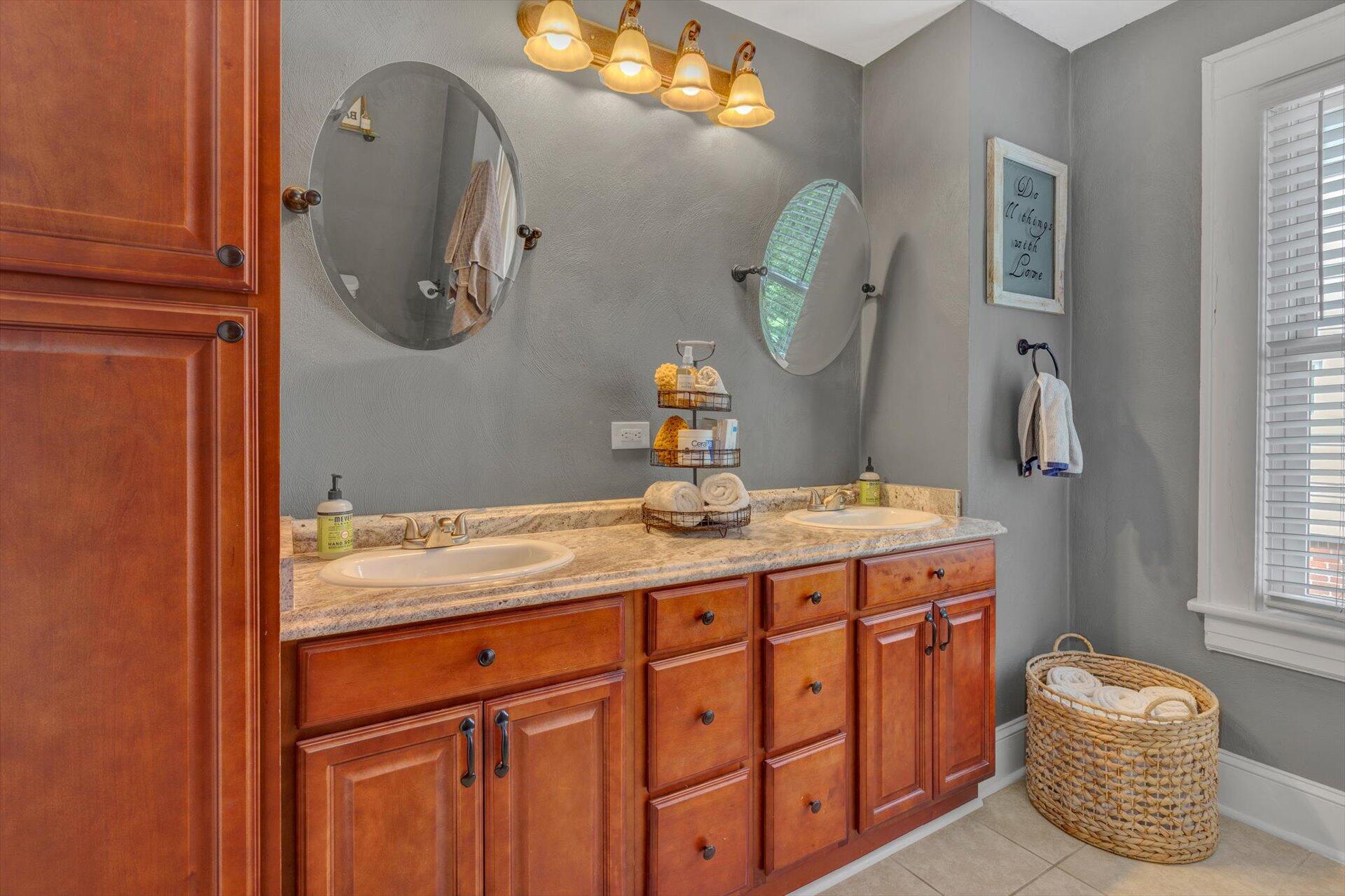 2630 Tillett Road Southwest Roanoke, VA 24015 - Photo 25 of 36 Uppler Level Full Bath