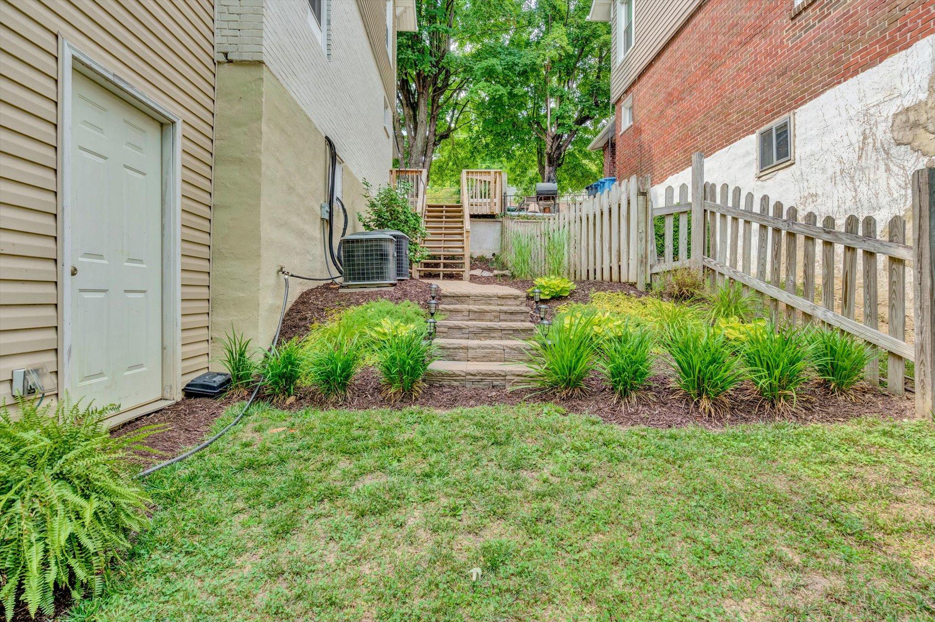 2630 Tillett Road Southwest Roanoke, VA 24015 - Photo 27 of 36 Side Yard
