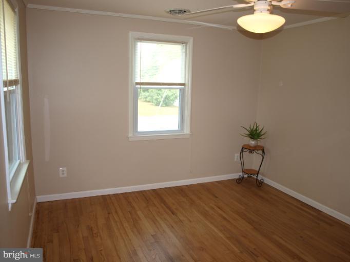 183 Old Post Road Aberdeen, MD 21001 - Photo 23 of 27 Living Room