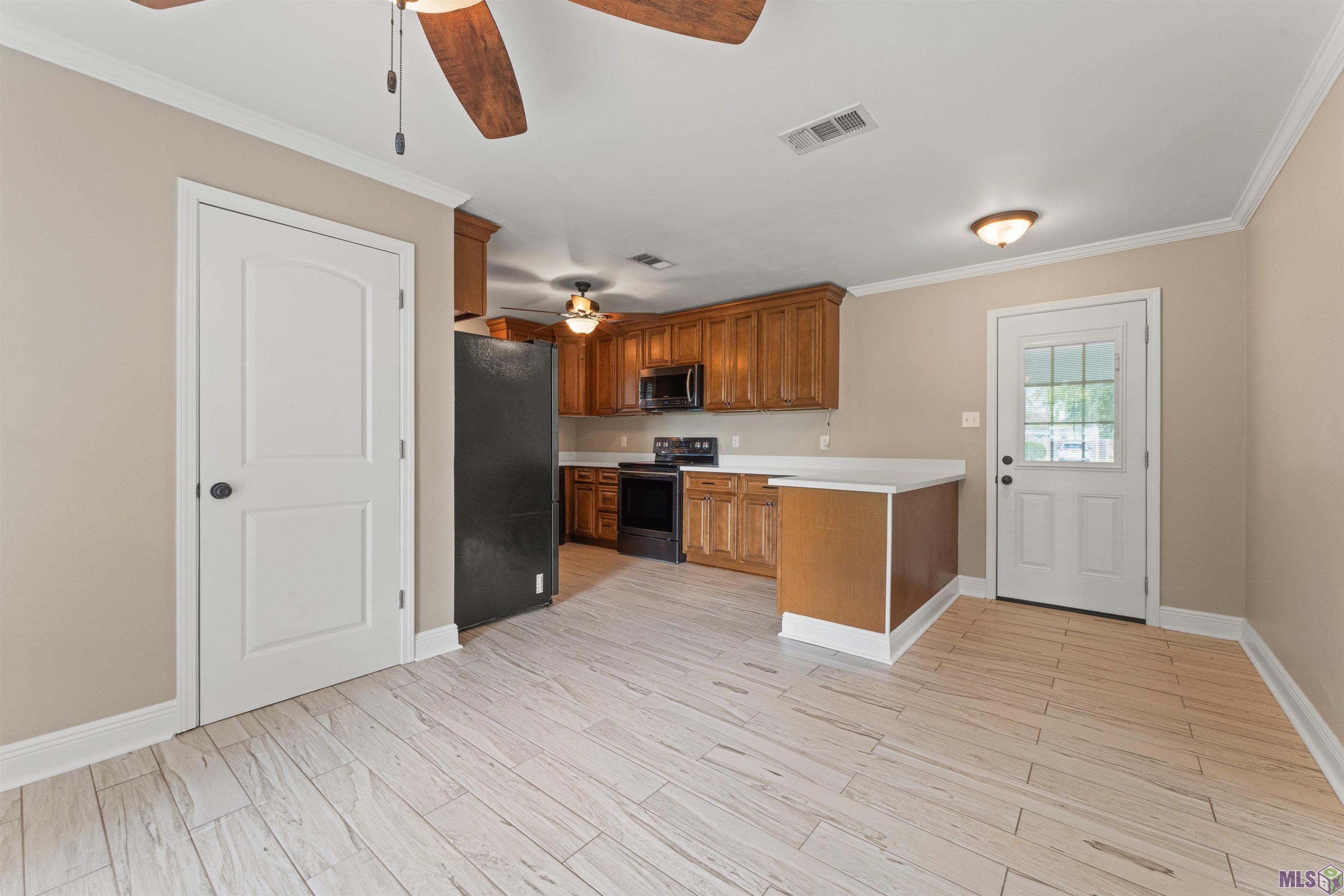7513 Quorum Drive Baton Rouge, LA 70817 - Photo 12 of 34 Dining area to Carport entry
