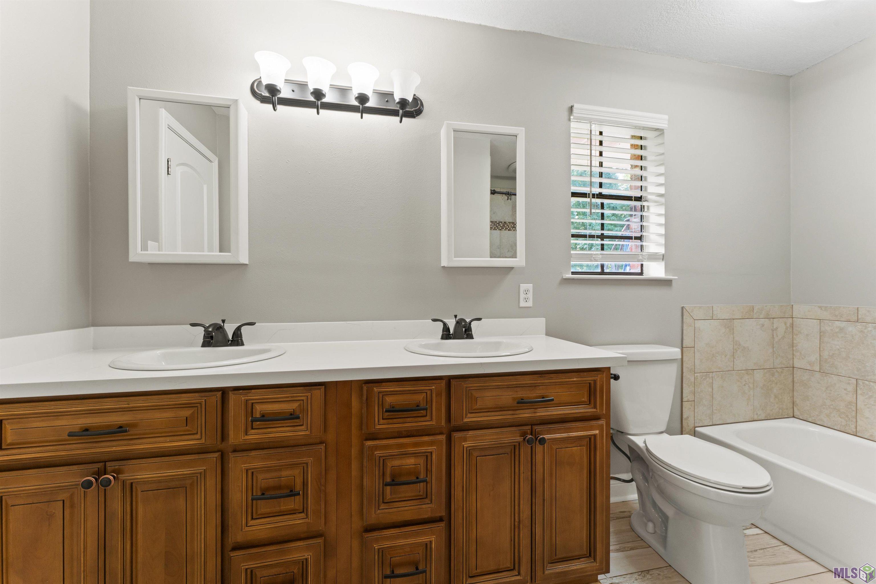 7513 Quorum Drive Baton Rouge, LA 70817 - Photo 18 of 34 Primary Bath Area