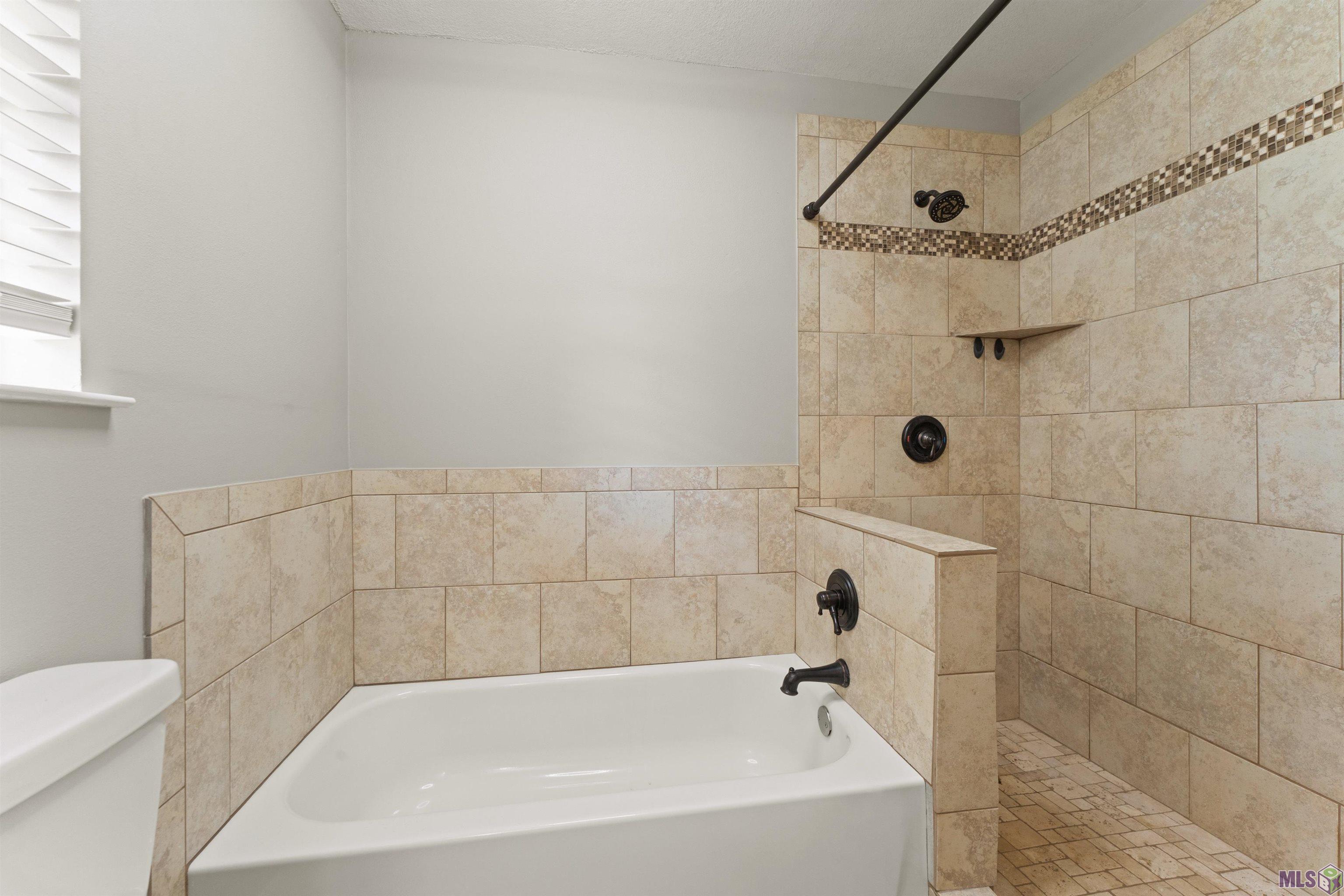 7513 Quorum Drive Baton Rouge, LA 70817 - Photo 20 of 34 Tub and separate Shower Stall