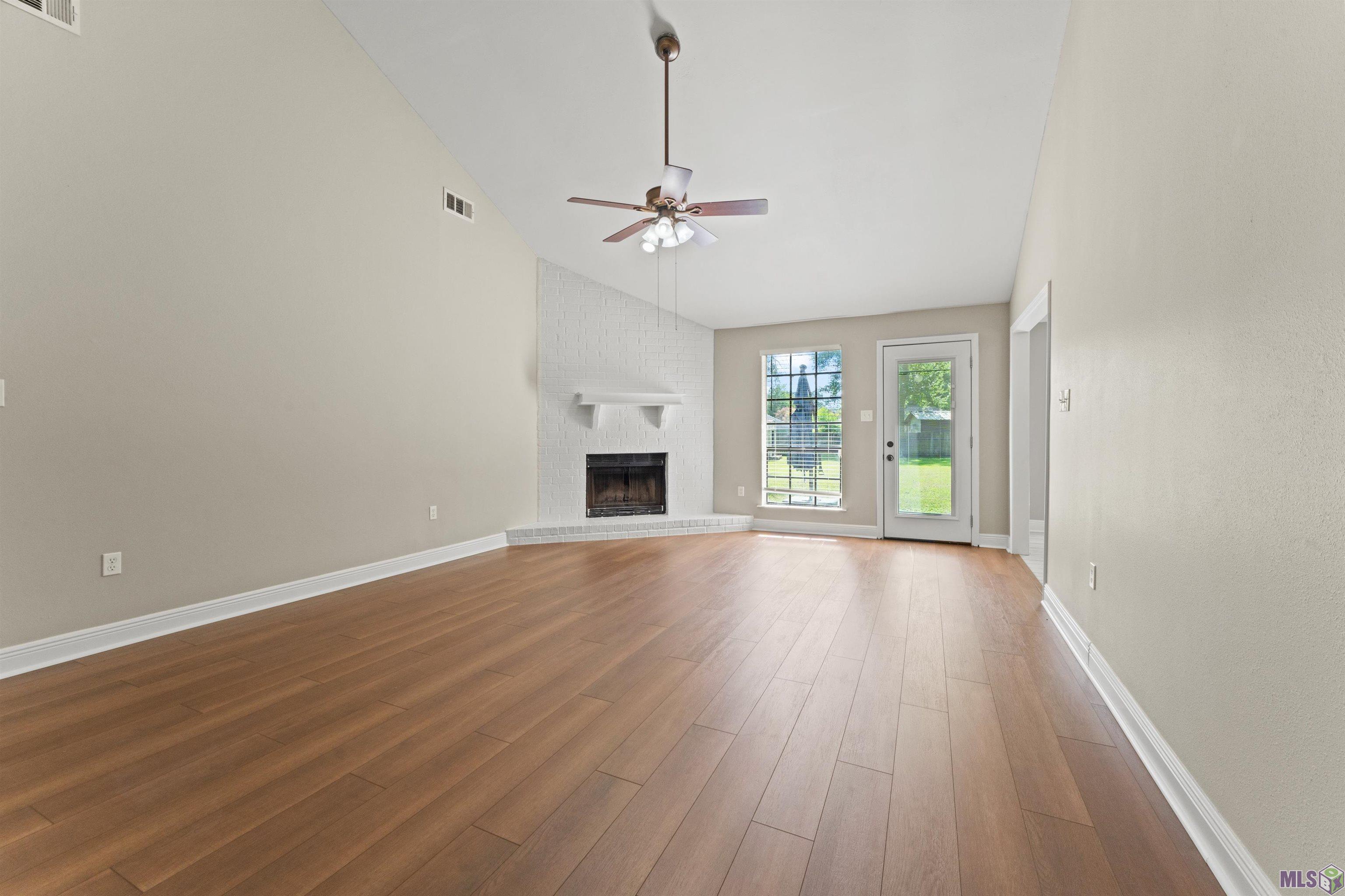 7513 Quorum Drive Baton Rouge, LA 70817 - Photo 5 of 34 Living Rm to Rear Yard