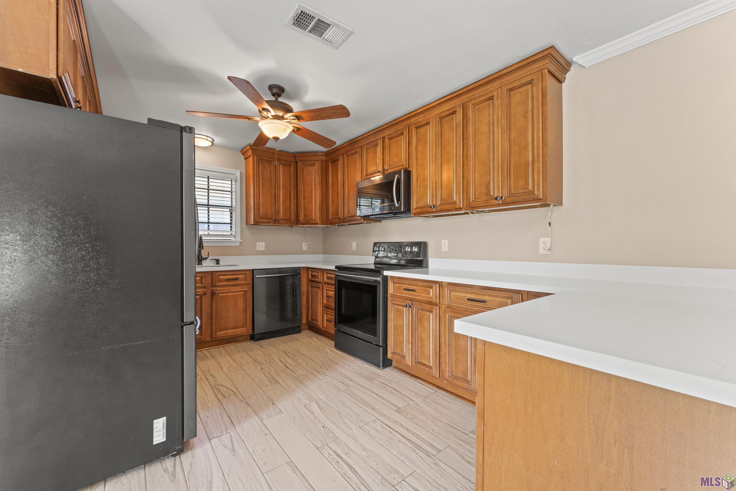 7513 Quorum Drive Baton Rouge, LA 70817 - Photo 8 of 34 Kitchen Lots of Counter Space