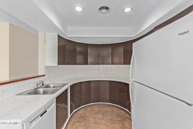 a close view of sink and tap