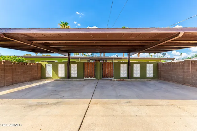 a view of an outdoor space