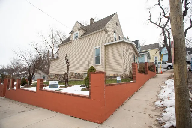 $214,900 | 639 Curve Street Southwest, Grand Rapids, MI 49503