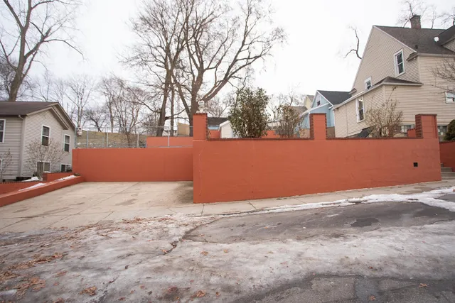 $214,900 | 639 Curve Street Southwest, Grand Rapids, MI 49503