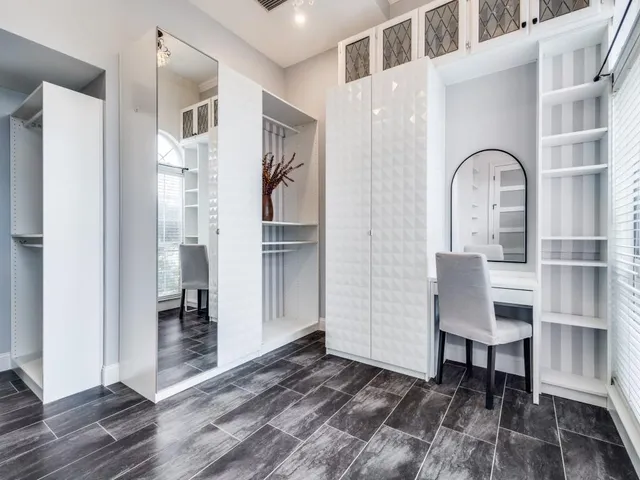 $900,000 | 140 Twin Lakes Drive, Double Oak, TX 75077