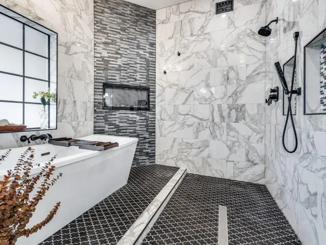 $900,000 | 140 Twin Lakes Drive, Double Oak, TX 75077