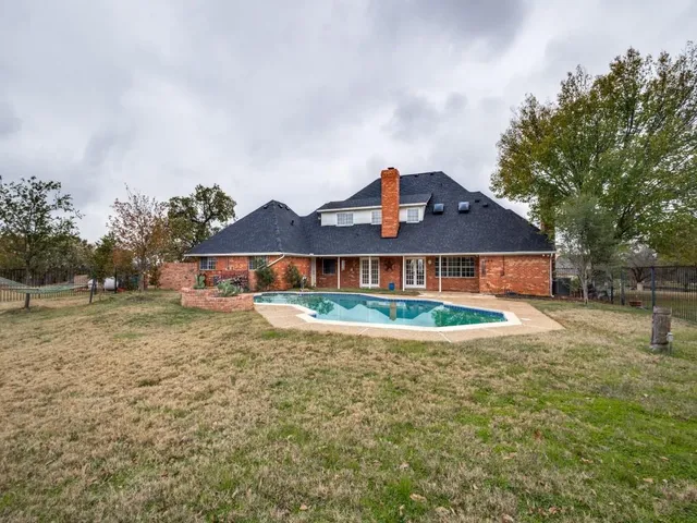 $900,000 | 140 Twin Lakes Drive, Double Oak, TX 75077