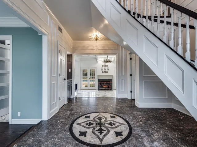 $900,000 | 140 Twin Lakes Drive, Double Oak, TX 75077