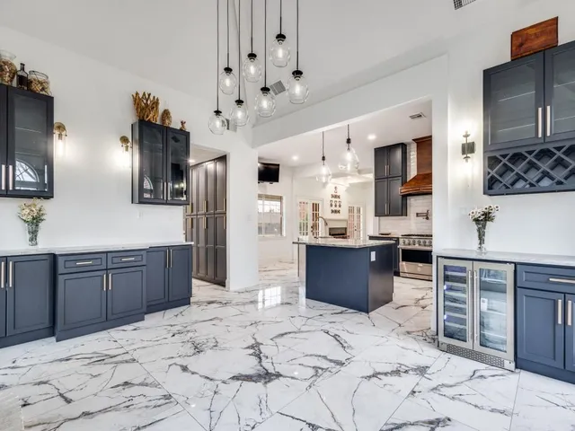 $900,000 | 140 Twin Lakes Drive, Double Oak, TX 75077