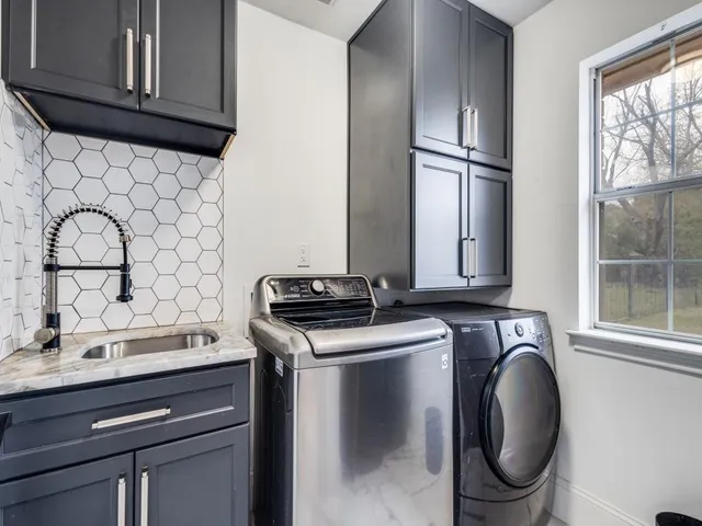 $900,000 | 140 Twin Lakes Drive, Double Oak, TX 75077