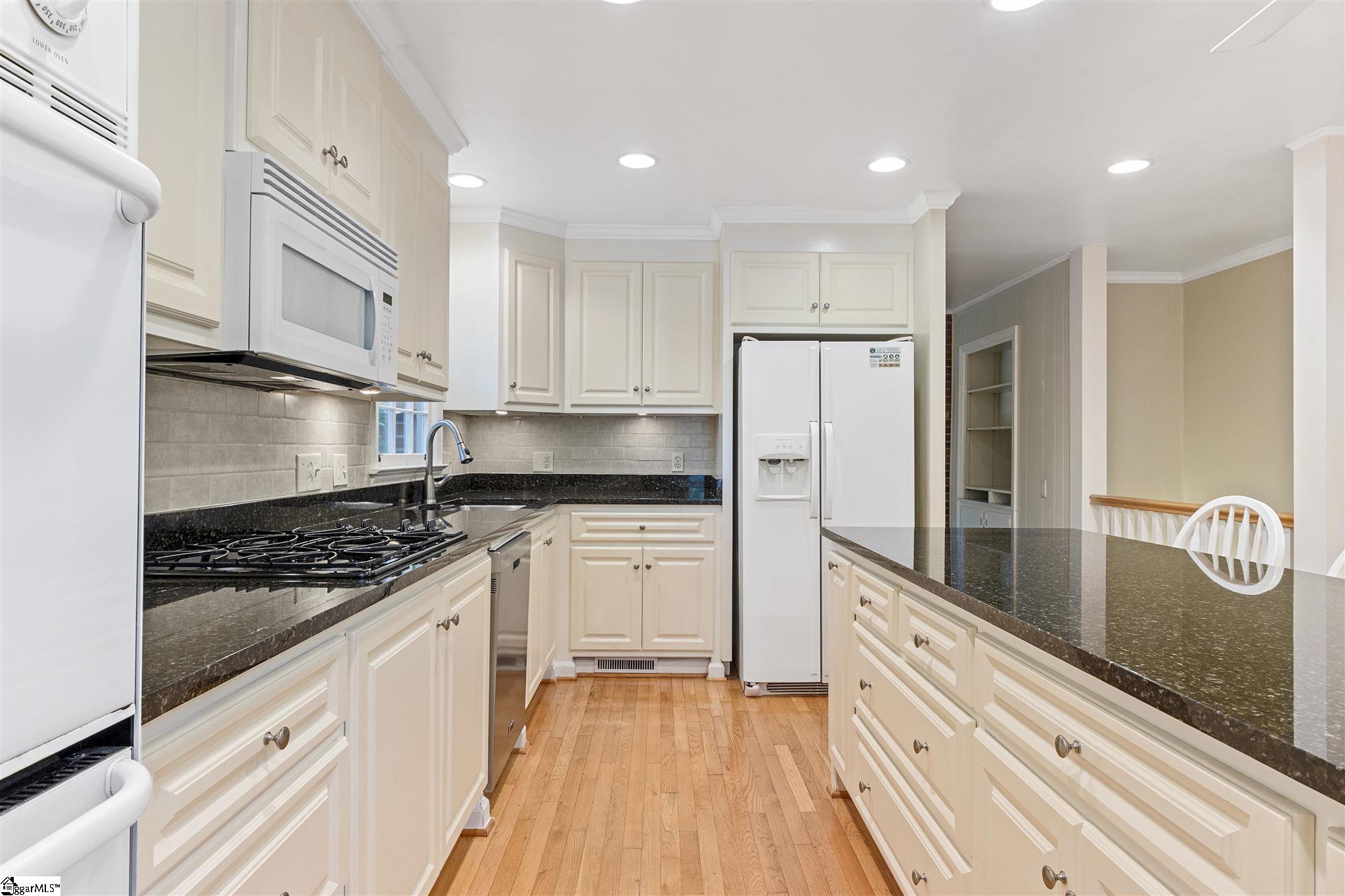 121 Chisolm Trail Greenville, SC 29607 - Photo 16 of 34 Double Ovens
