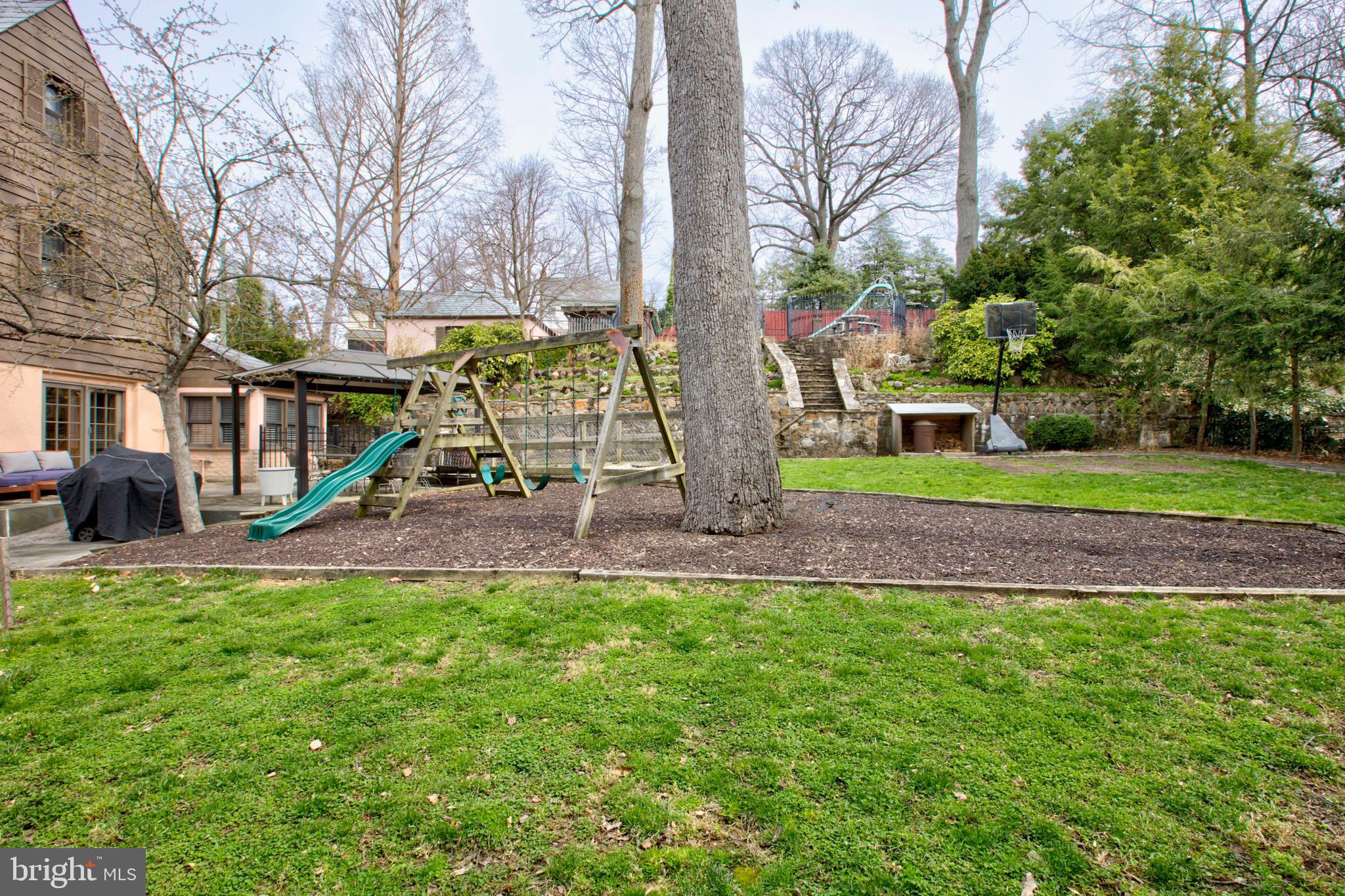 4119 Westview Road Baltimore, MD 21218 - Photo 42 of 51 Fully fenced yard