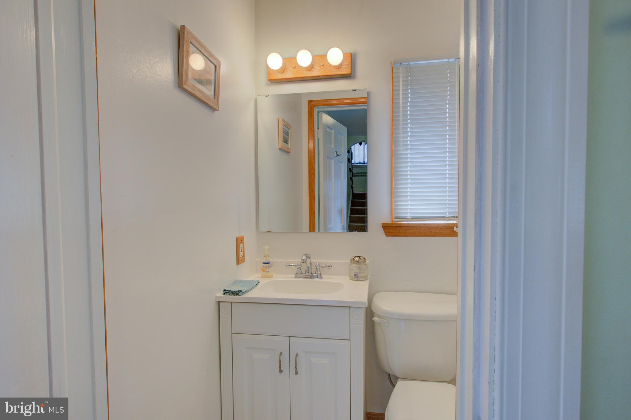 4119 Westview Road Baltimore, MD 21218 - Photo 6 of 51 Half bath in foyer
