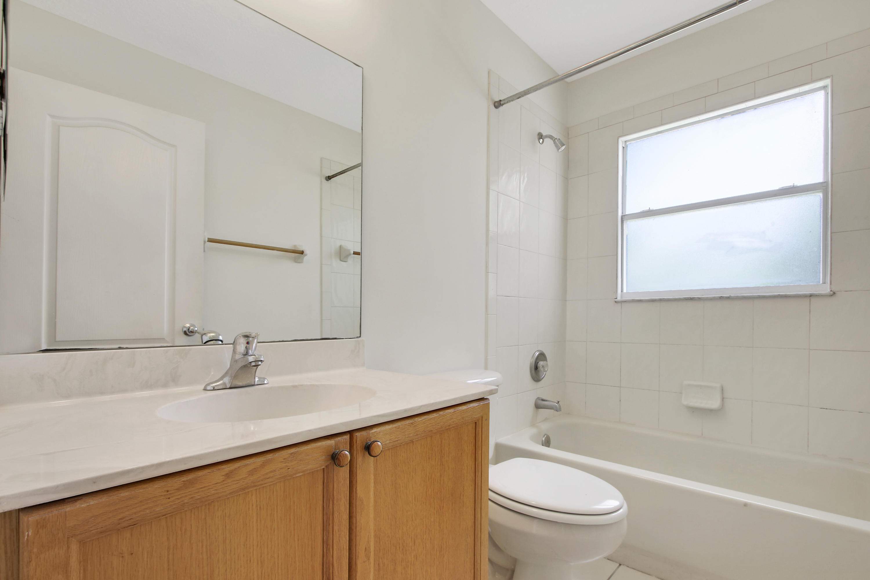 5423 Buchanan Road Delray Beach, FL 33484 - Photo 15 of 17 Guest Bath
