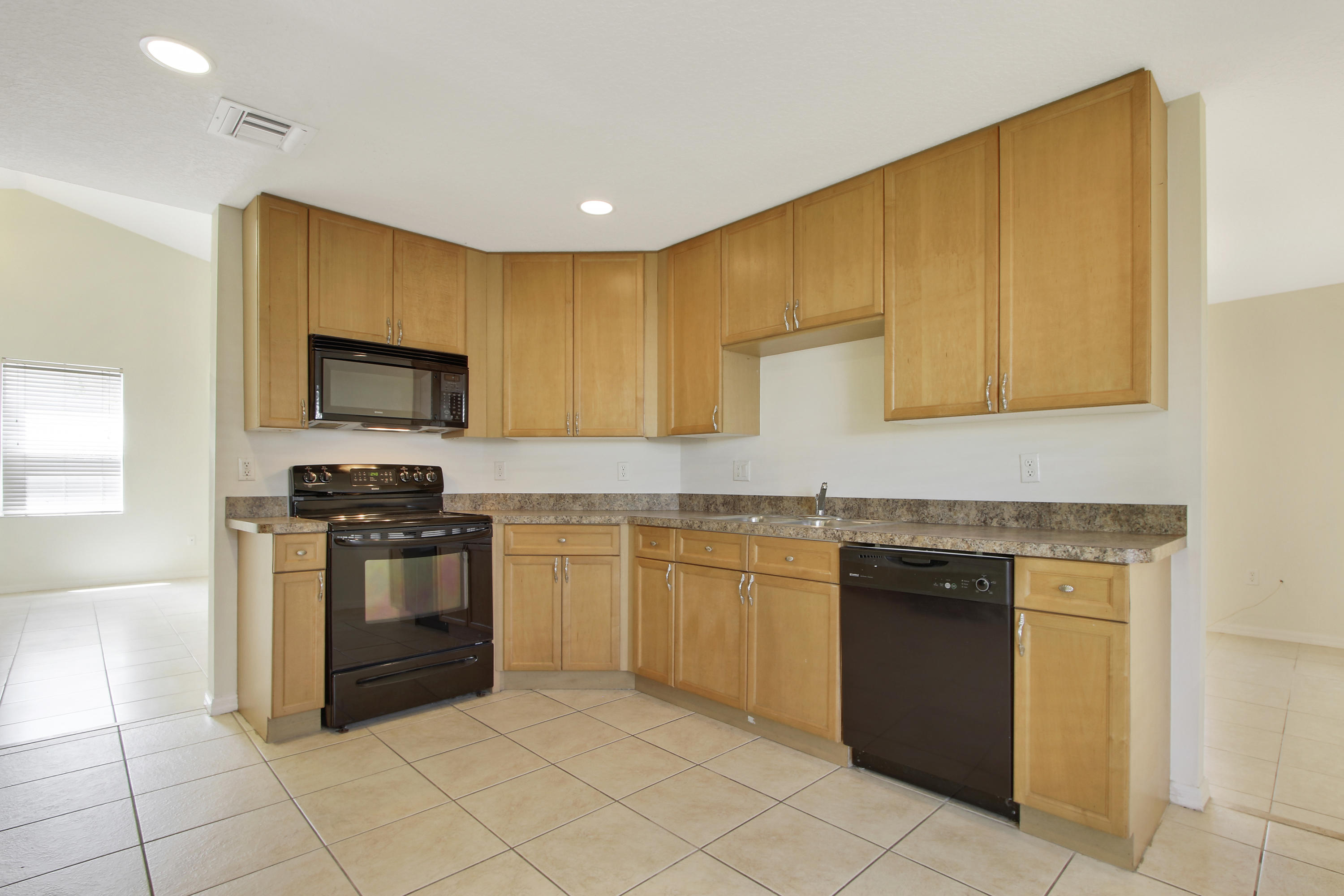 5423 Buchanan Road Delray Beach, FL 33484 - Photo 5 of 17 Kitchen