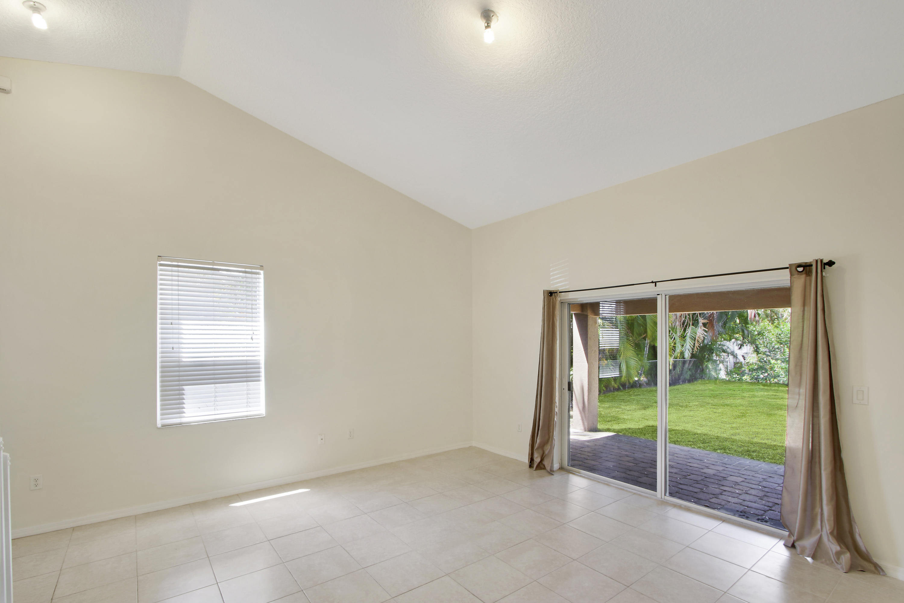 5423 Buchanan Road Delray Beach, FL 33484 - Photo 9 of 17 Living Room