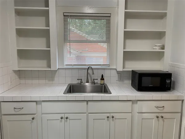 $1,800 | 507 Texas Avenue, Unit B, Austin, TX 78705