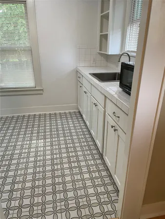 $1,800 | 507 Texas Avenue, Unit B, Austin, TX 78705