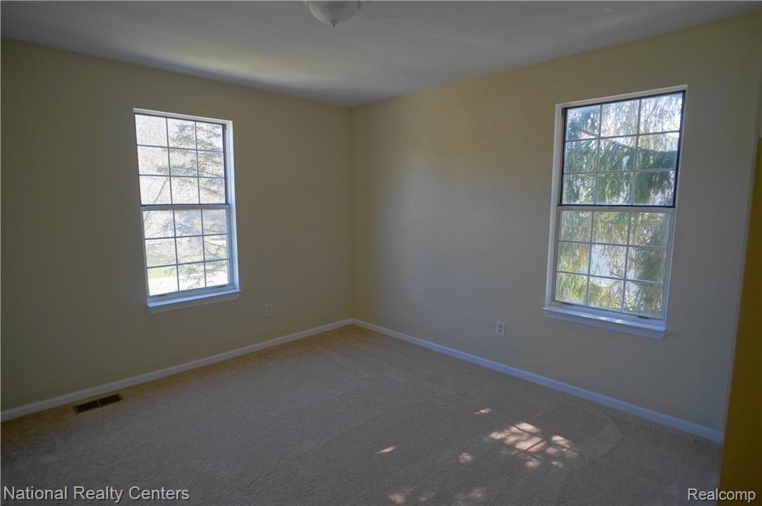 1275 West Fairview Lane Rochester, MI 48306 - Photo 20 of 30 DSC09852 (1).JPG