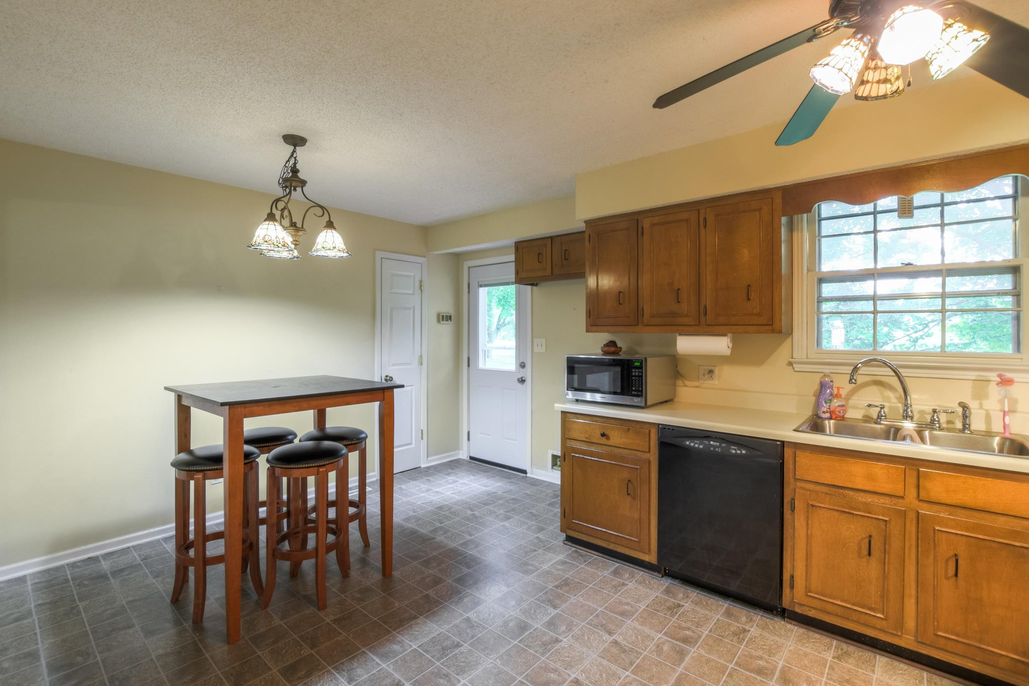 2860 South Rutland Road Mount Juliet, TN 37122 - Photo 8 of 20 a kitchen with cabinets a sink and appliances