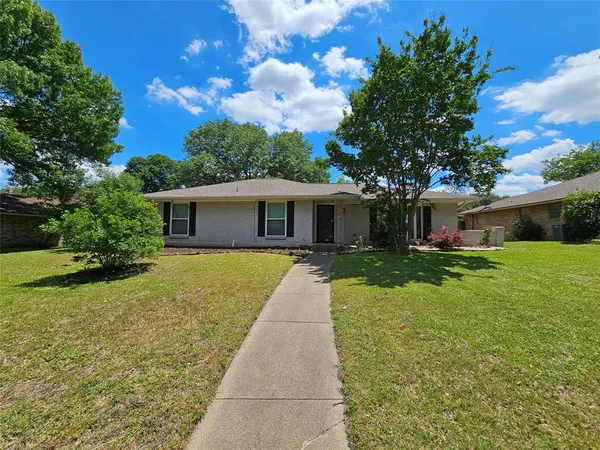$2,299 | 216 Wesley Drive, DeSoto, TX 75115