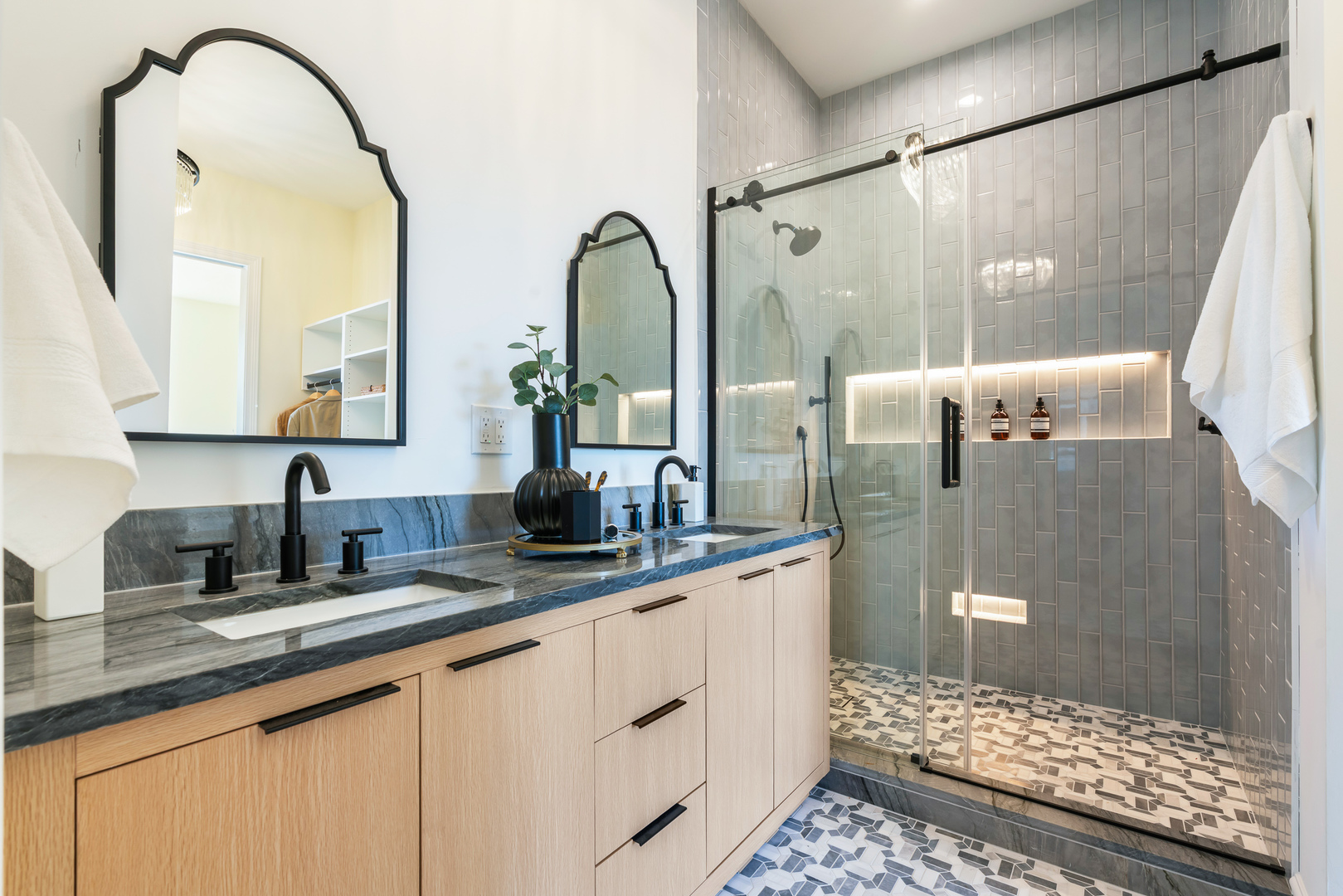 3329 North Whipple Street, Unit 2 Chicago, IL 60618 - Photo 18 of 22
