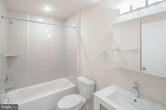 $1,667 | 1430 South Street, Unit 408, Philadelphia, PA 19146