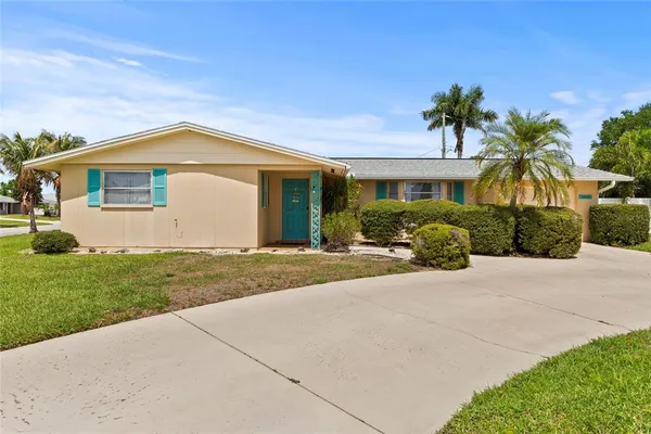 $575,000 | 6836 Roxbury Drive, Sarasota, FL 34231