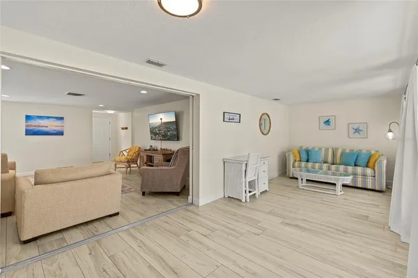 $575,000 | 6836 Roxbury Drive, Sarasota, FL 34231