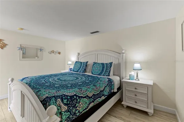 $575,000 | 6836 Roxbury Drive, Sarasota, FL 34231