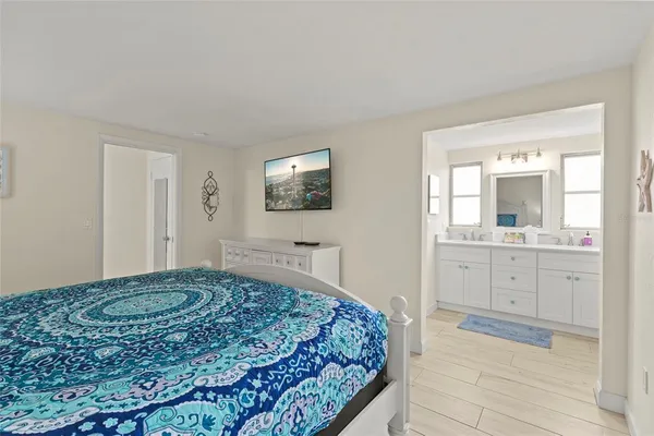 $575,000 | 6836 Roxbury Drive, Sarasota, FL 34231
