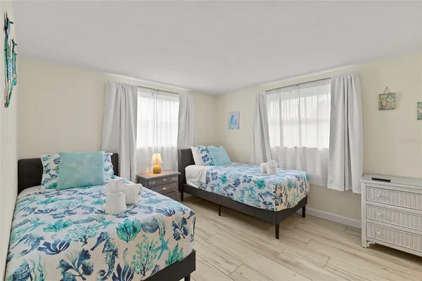 $575,000 | 6836 Roxbury Drive, Sarasota, FL 34231