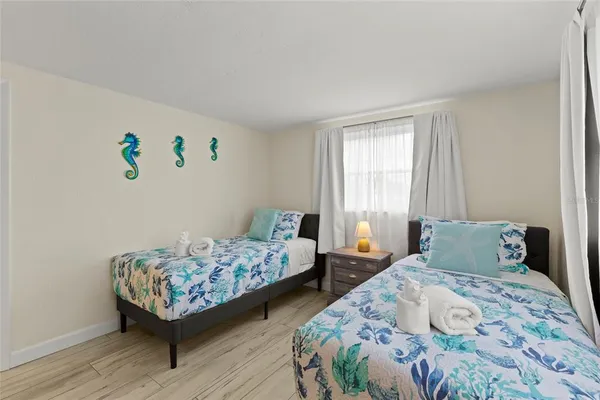 $575,000 | 6836 Roxbury Drive, Sarasota, FL 34231