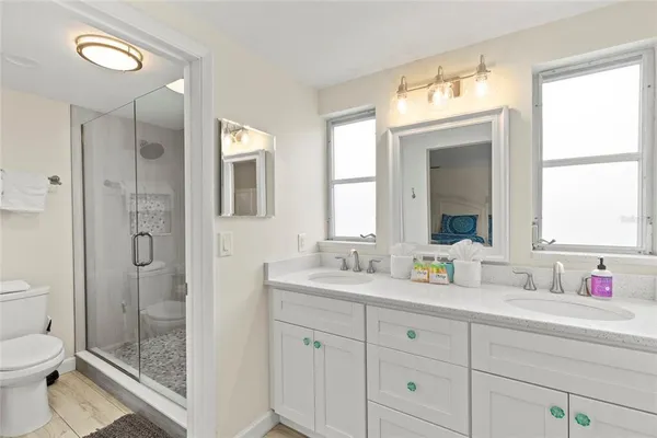 $575,000 | 6836 Roxbury Drive, Sarasota, FL 34231