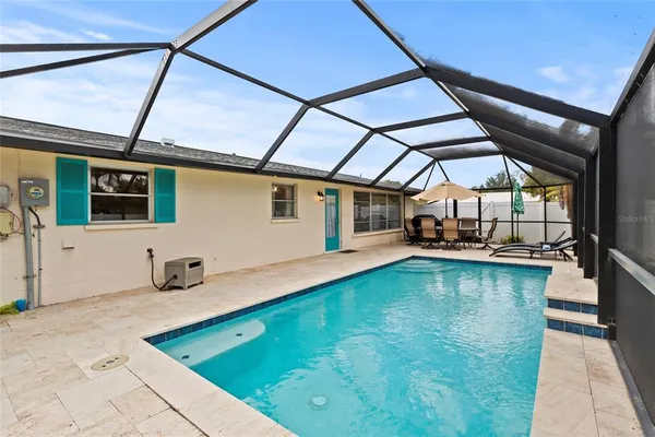 $575,000 | 6836 Roxbury Drive, Sarasota, FL 34231