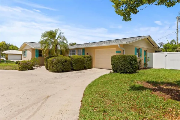 $575,000 | 6836 Roxbury Drive, Sarasota, FL 34231