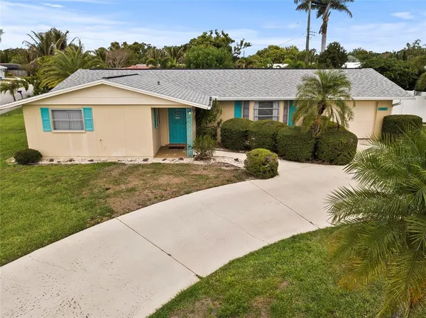 $575,000 | 6836 Roxbury Drive, Sarasota, FL 34231