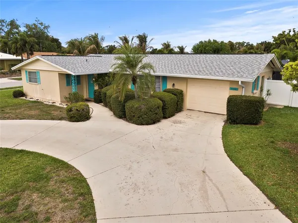 $575,000 | 6836 Roxbury Drive, Sarasota, FL 34231