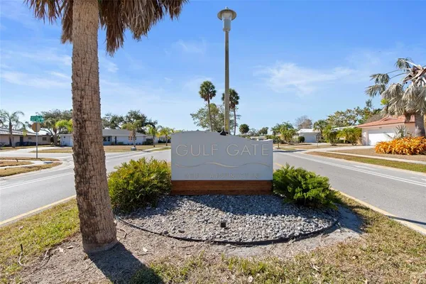 $575,000 | 6836 Roxbury Drive, Sarasota, FL 34231