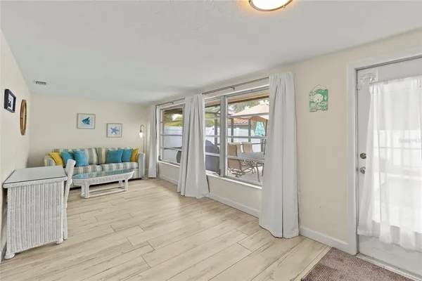 $575,000 | 6836 Roxbury Drive, Sarasota, FL 34231