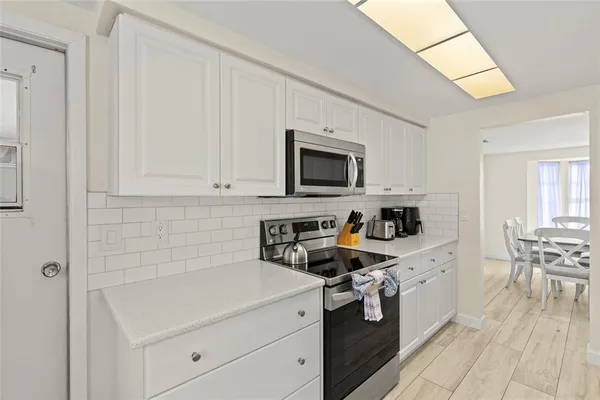 $575,000 | 6836 Roxbury Drive, Sarasota, FL 34231