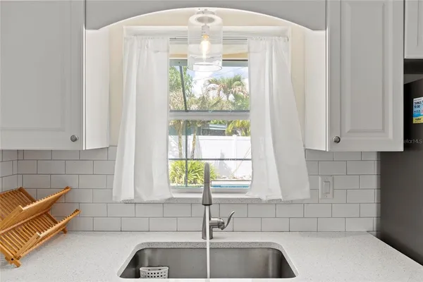 $575,000 | 6836 Roxbury Drive, Sarasota, FL 34231
