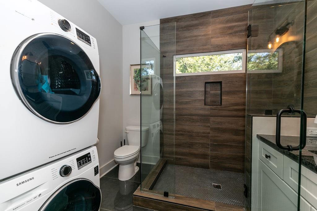1084 Sanders Avenue Southeast, Unit B Atlanta, GA 30316 - Photo 18 of 28 a bathroom with a sink and a washing machine