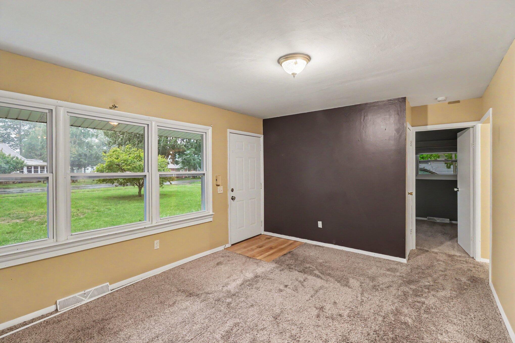 735 White Pigeon Road Constantine, MI 49042 - Photo 2 of 16 Living Room